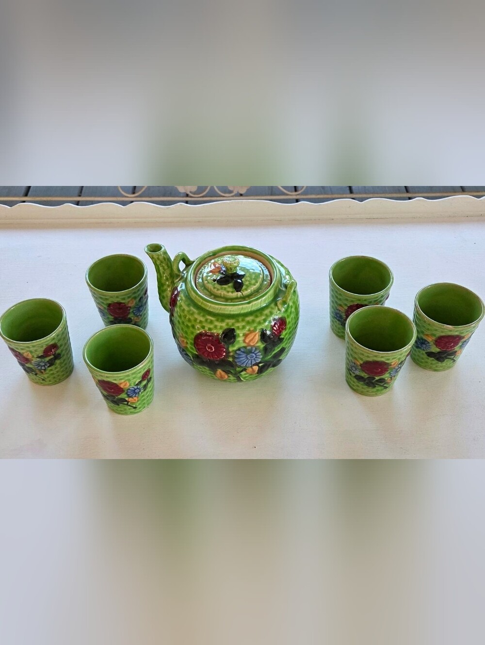 Basketweave Ceramic hand Painted Japenese Majolika-Style Tea Set with 6 Cups.
